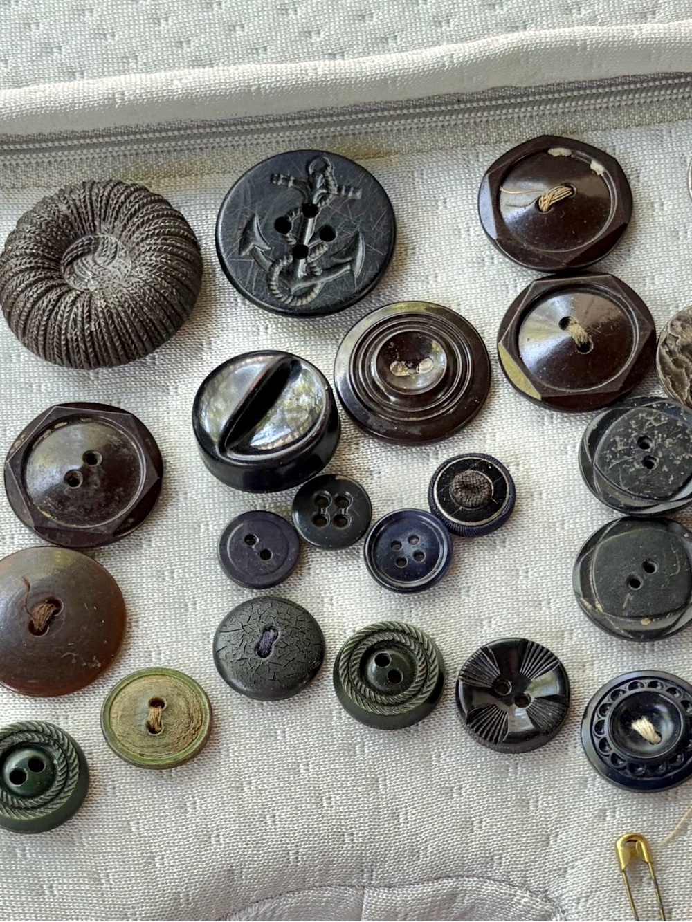 Vintage Mixed Button Lot - Multicolor Assortment. Plus others - Picture 10 of 13